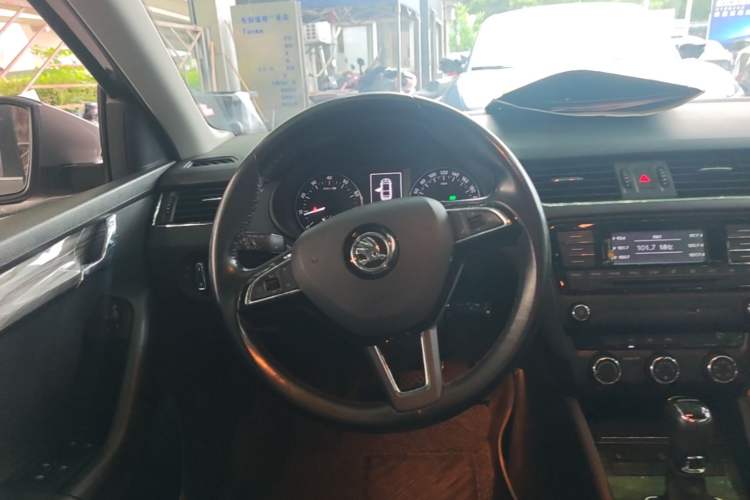Used Skoda Octavia 2016 1.6L Automatic Smart Drive Edition Steering Wheel