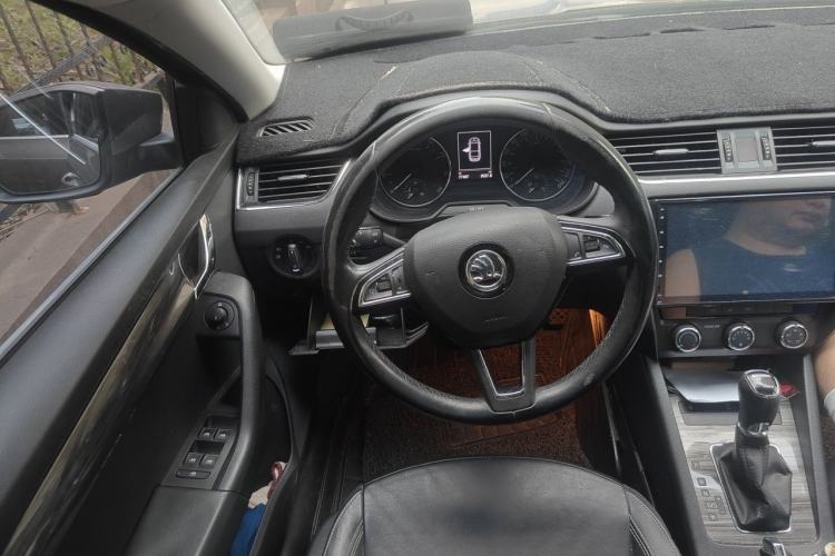 Used Skoda Octavia 2016 1.6L Automatic Smart Drive Edition Steering Wheel