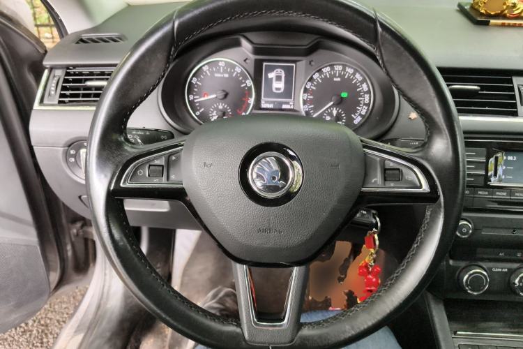 Used Skoda Octavia 2016 1.6L Automatic Smart Drive Edition Steering Wheel