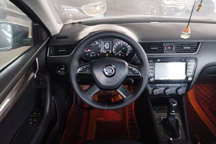 Used Skoda Octavia 2016 1.6L Automatic Smart Drive Edition Steering Wheel