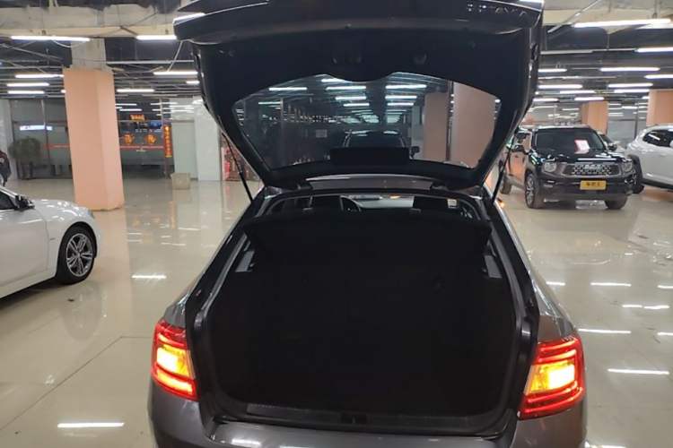 Used Skoda Octavia 2016 1.6L Automatic Chuanxing Edition Trunk