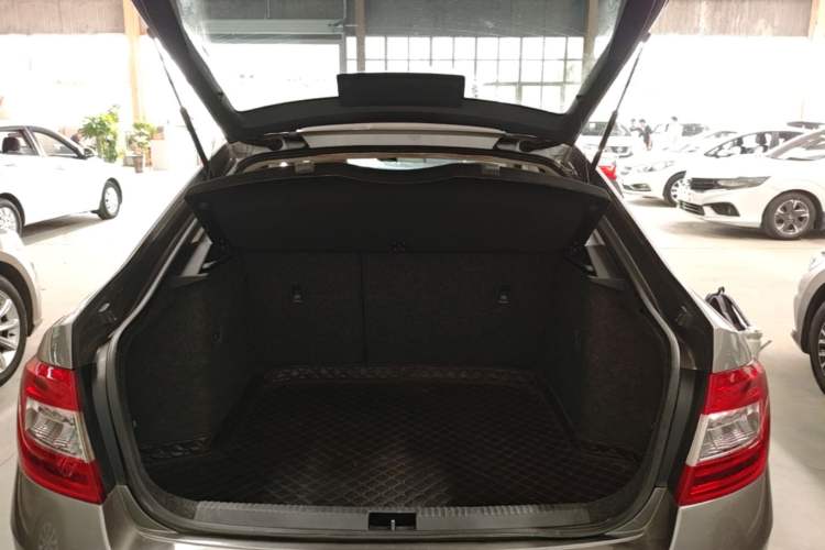 Used Skoda Octavia 2016 1.6L Automatic Chuanxing Edition Trunk