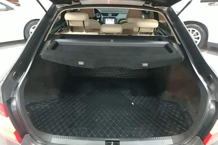 Used Skoda Octavia 2016 1.6L Automatic Smart Drive Edition Trunk