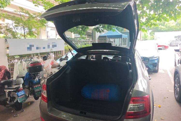 Used Skoda Octavia 2016 1.6L Automatic Smart Drive Edition Trunk