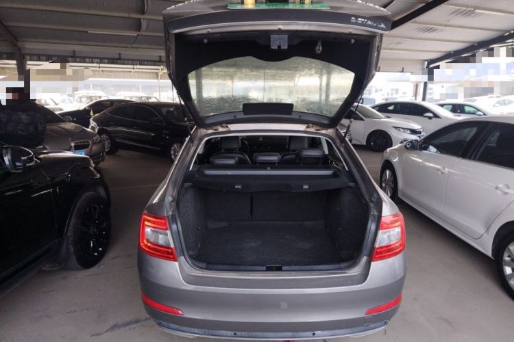 Used Skoda Octavia 2016 1.6L Automatic Smart Drive Edition Trunk
