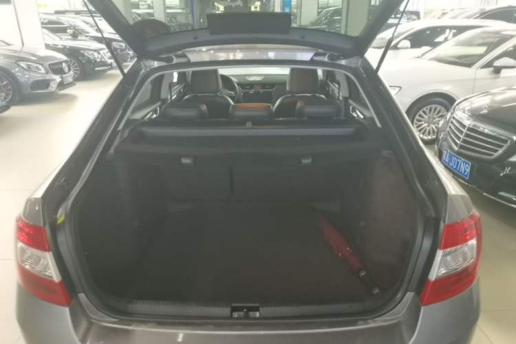 Used Skoda Octavia 2016 1.6L Automatic Smart Drive Edition Trunk