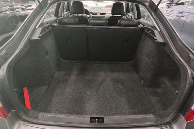 Used Skoda Octavia 2016 1.6L Manual Smart Drive Version Trunk