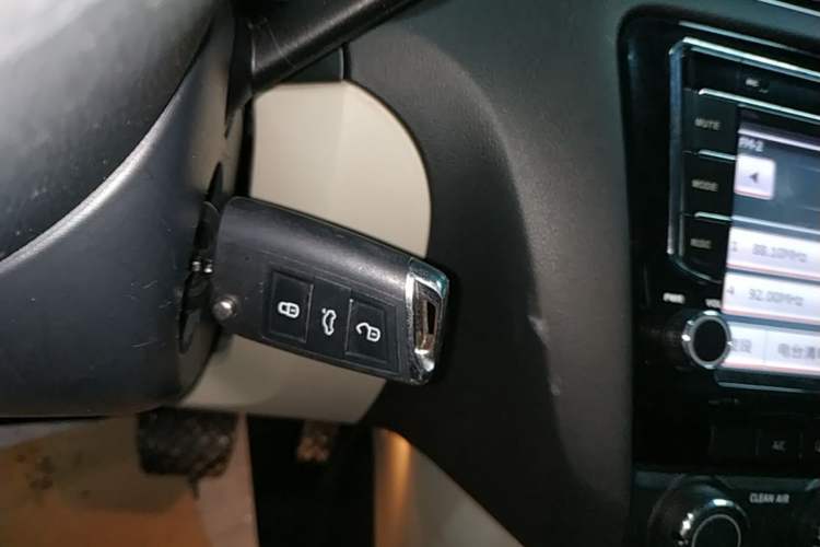 Used Skoda Octavia 2016 1.6L Automatic Smart Drive Edition Vehicle Key