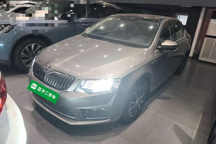 Used Skoda Octavia 2016 1.6L Manual Smart Drive Version Guazi used car, China used car export, Used car for sale, Used  cars, Cheapest cars for sale
