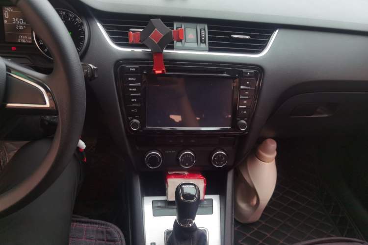 Used Skoda Octavia 2016 1.6L Automatic Chuanxing Edition Audio And AC Panel