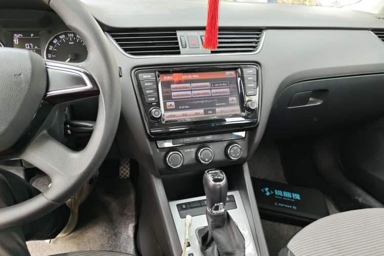 Used Skoda Octavia 2016 1.6L Automatic Chuanxing Edition Audio And AC Panel