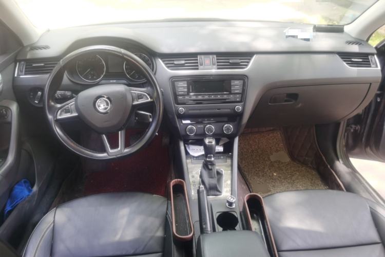 Used Skoda Octavia 2016 1.6L Automatic Smart Drive Edition Center Console