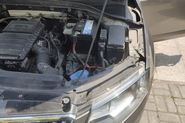 Used Skoda Octavia 2016 1.6L Manual Trend Edition Engine Bay Left