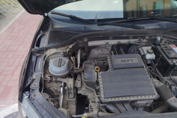 Used Skoda Octavia 2016 1.6L Automatic Chuanxing Edition Engine Bay Right