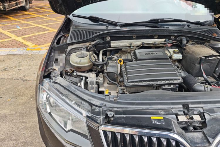 Used Skoda Octavia 2016 1.6L Manual Smart Drive Version Engine Bay Right