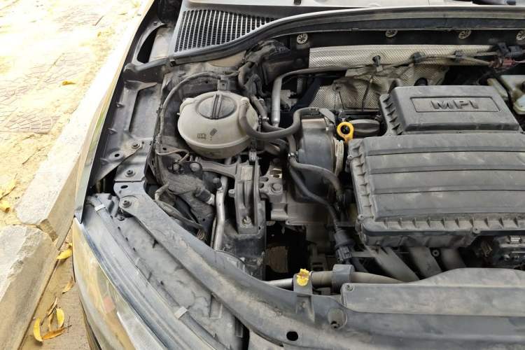 Used Skoda Octavia 2016 1.6L Automatic Chuanxing Edition Engine Bay Right