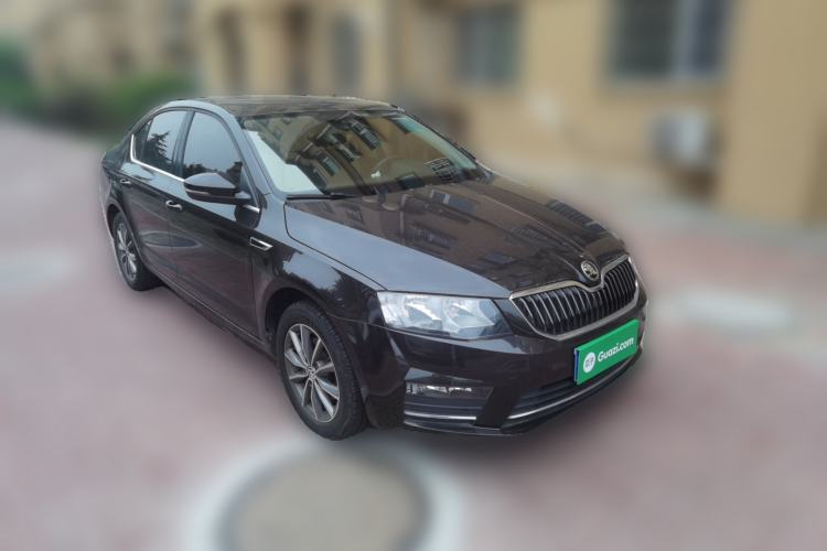 Used Skoda Octavia 2016 1.6L Automatic Chuanxing Edition Front Right 45 Deg
