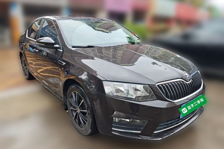 Used Skoda Octavia 2016 1.6L Manual Smart Drive Version Front Right 45 Deg