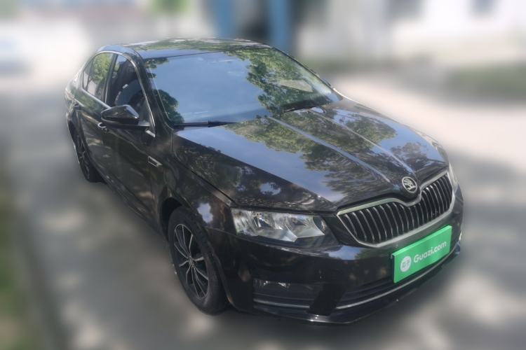 Used Skoda Octavia 2016 1.6L Automatic Smart Drive Edition Front Right 45 Deg