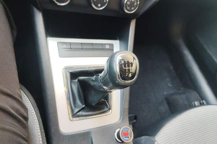 Used Skoda Octavia 2016 1.6L Manual Trend Edition Gear Lever