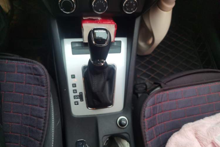 Used Skoda Octavia 2016 1.6L Automatic Chuanxing Edition Gear Lever