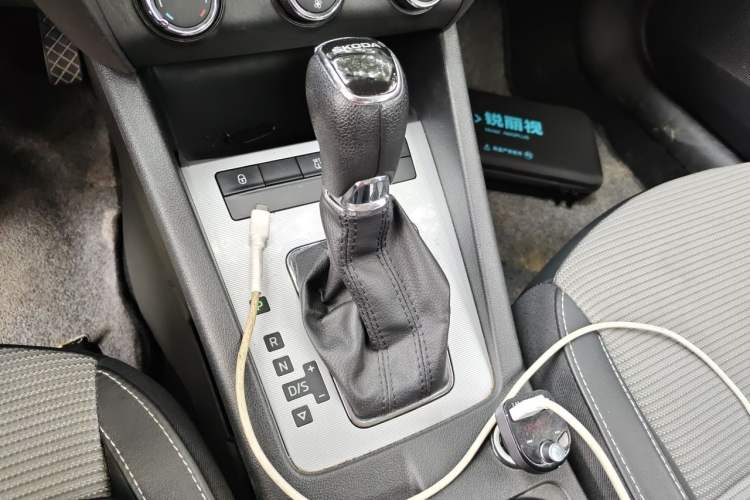 Used Skoda Octavia 2016 1.6L Automatic Chuanxing Edition Gear Lever