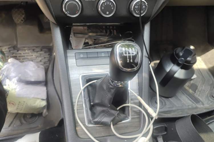 Used Skoda Octavia 2016 1.6L Manual Trend Edition Gear Lever