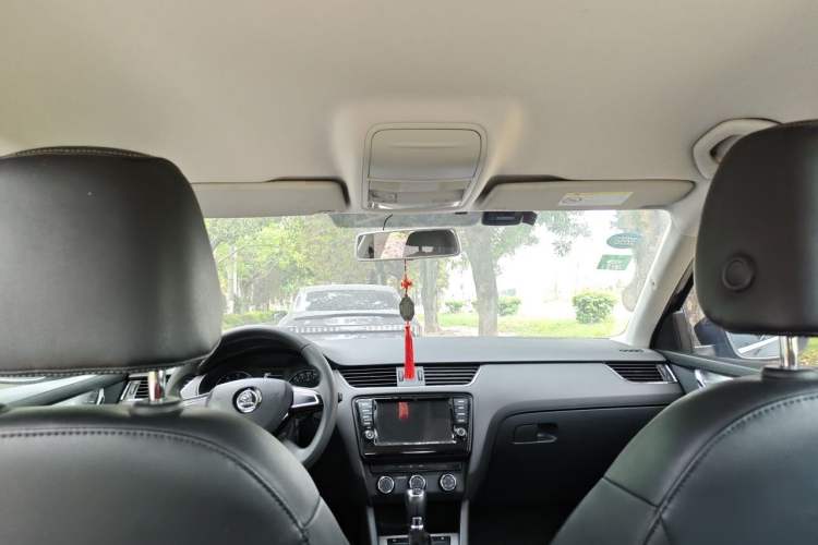 Used Skoda Octavia 2016 1.6L Automatic Chuanxing Edition Headliner