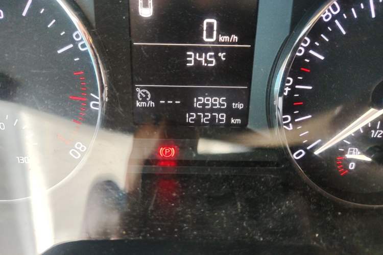 Used Skoda Octavia 2016 1.6L Manual Trend Edition Odometer Close Up