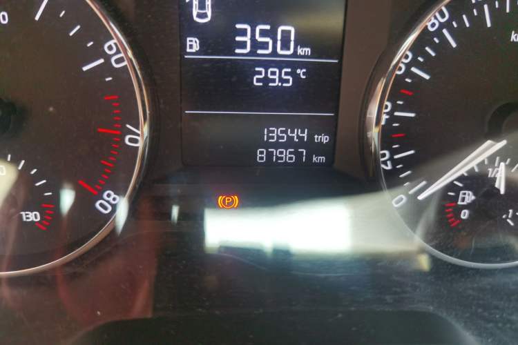 Used Skoda Octavia 2016 1.6L Automatic Chuanxing Edition Odometer Close Up