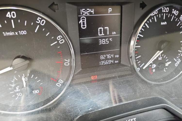 Used Skoda Octavia 2016 1.6L Automatic Chuanxing Edition Odometer Close Up