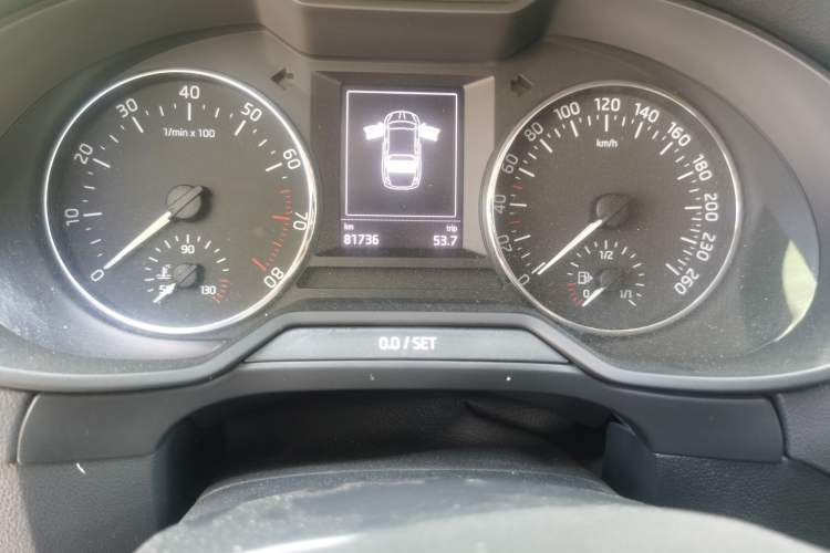 Used Skoda Octavia 2016 1.6L Automatic Smart Drive Edition Odometer Close Up