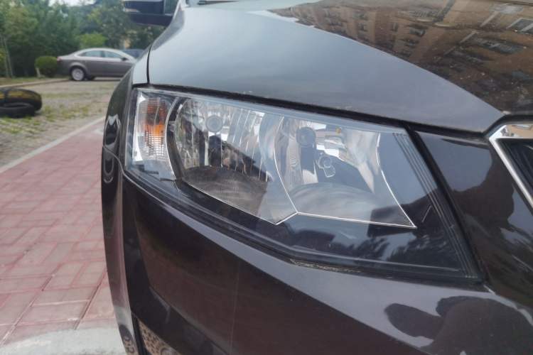 Used Skoda Octavia 2016 1.6L Automatic Chuanxing Edition Right Front Headlight