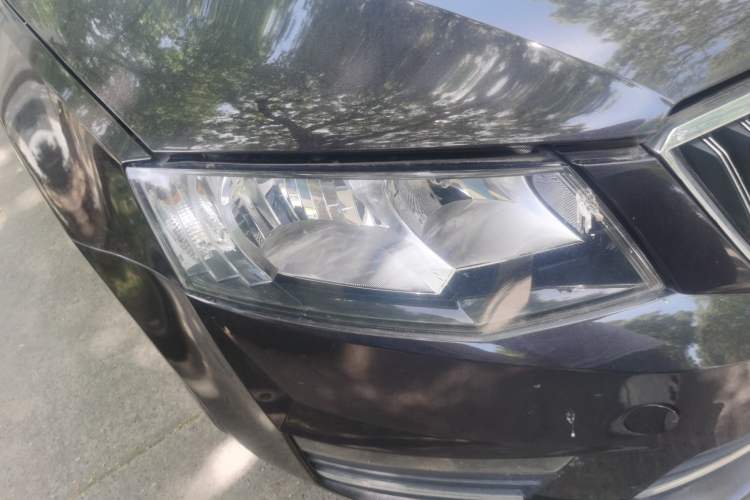 Used Skoda Octavia 2016 1.6L Automatic Smart Drive Edition Right Front Headlight