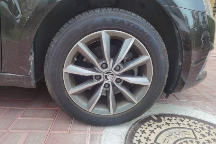 Used Skoda Octavia 2016 1.6L Automatic Chuanxing Edition Right Front Wheel Hub