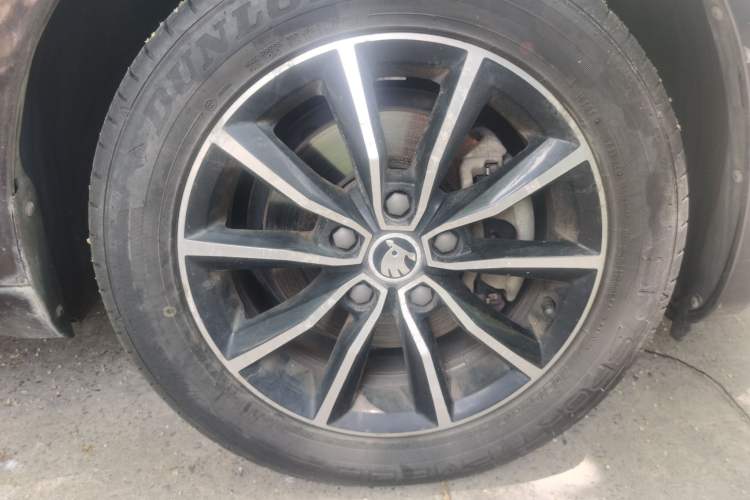 Used Skoda Octavia 2016 1.6L Automatic Smart Drive Edition Right Front Wheel Hub