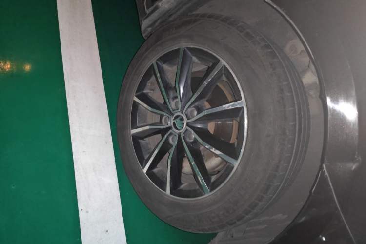 Used Skoda Octavia 2016 1.6L Automatic Smart Drive Edition Right Front Wheel Hub