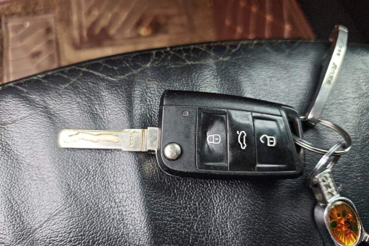 Used Skoda Octavia 2016 1.6L Manual Smart Drive Version Vehicle Key