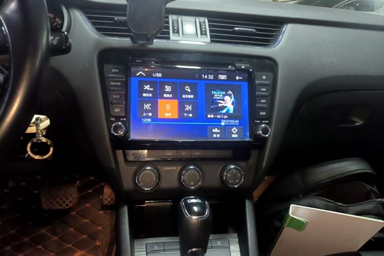 Used Skoda Octavia 2016 TSI280 DSG Smart Drive Edition Audio And AC Panel