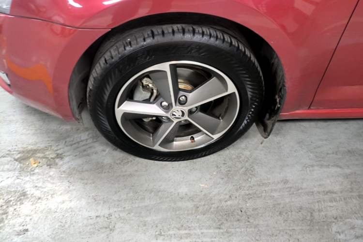 Used Skoda Octavia 2016 TSI280 DSG Smart Drive Edition Left Front Wheel Hub