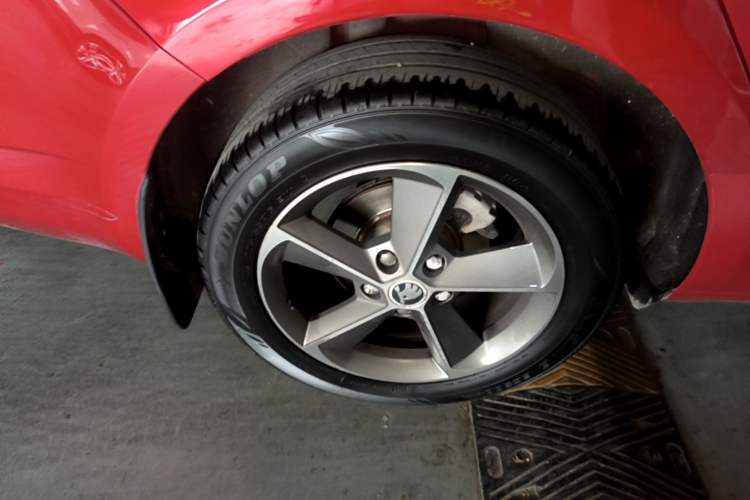 Used Skoda Octavia 2016 TSI280 DSG Smart Drive Edition Right Rear Wheel Hub