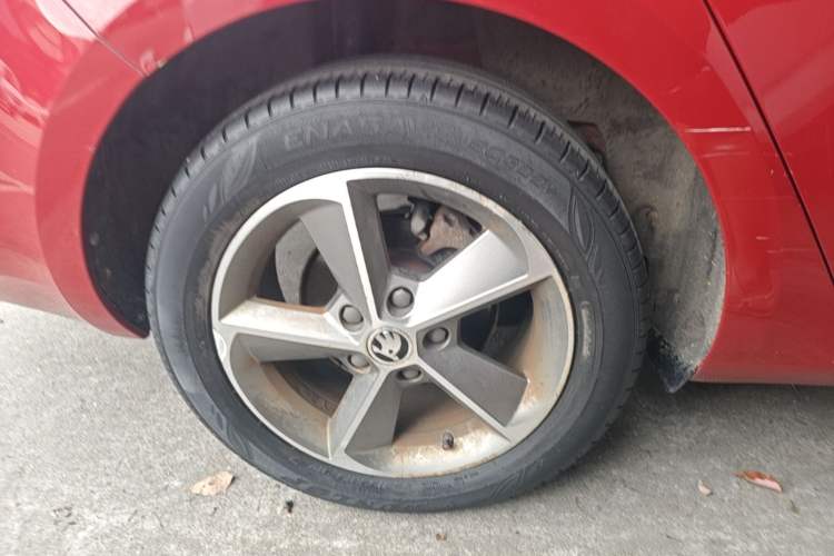 Used Skoda Octavia 2016 1.6L Automatic Smart Drive Edition Right Rear Wheel Hub