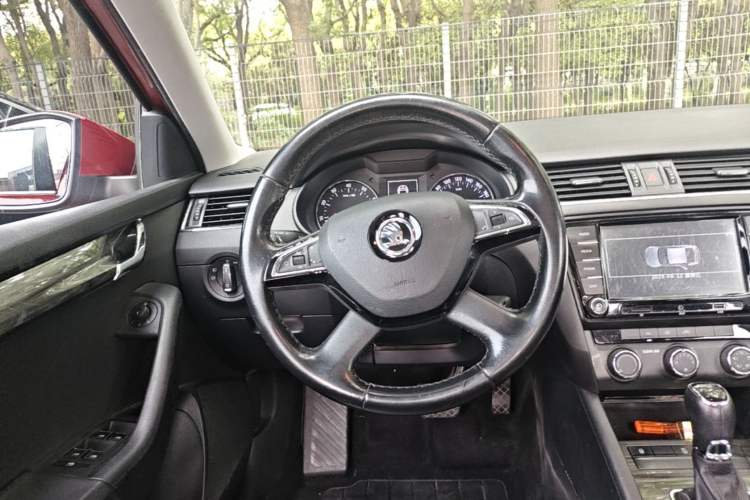 Used Skoda Octavia 2016 1.6L Automatic Smart Drive Edition Steering Wheel