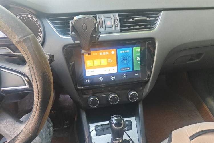 Used Skoda Octavia 2016 1.6L Automatic Chuanxing Edition Audio And AC Panel
