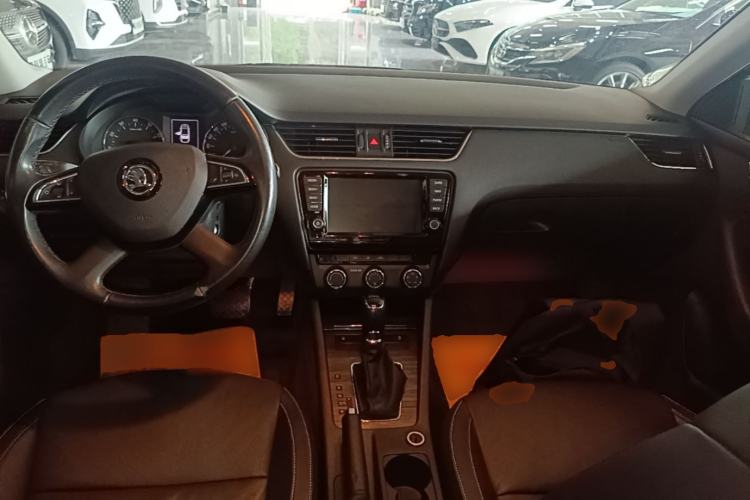 Used Skoda Octavia 2016 TSI280 DSG Smart Drive Edition Center Console