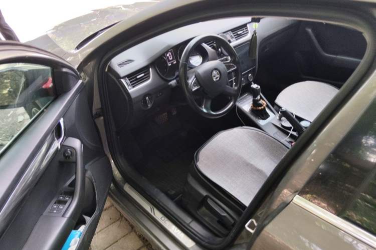 Used Skoda Octavia 2016 1.6L Automatic Smart Drive Edition Driver Seat