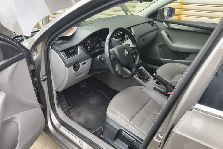 Used Skoda Octavia 2016 1.6L Automatic Smart Drive Edition Driver Seat