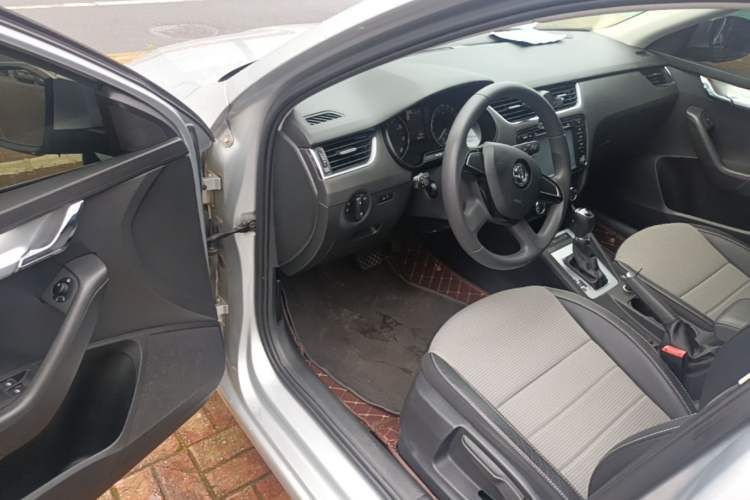 Used Skoda Octavia 2016 1.6L Automatic Chuanxing Edition Driver Seat
