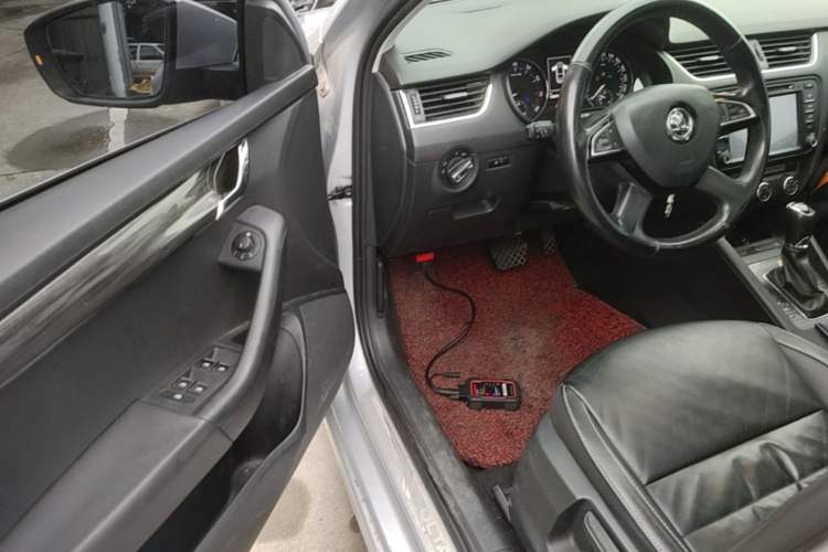 Used Skoda Octavia 2016 1.6L Automatic Smart Drive Edition Driver Seat