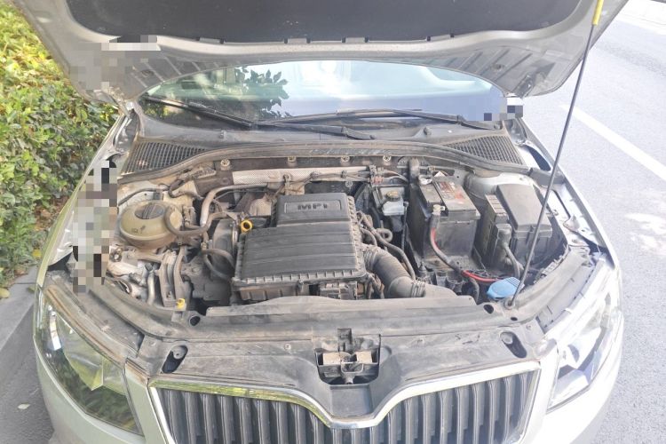 Used Skoda Octavia 2016 1.6L Automatic Chuanxing Edition Engine Bay